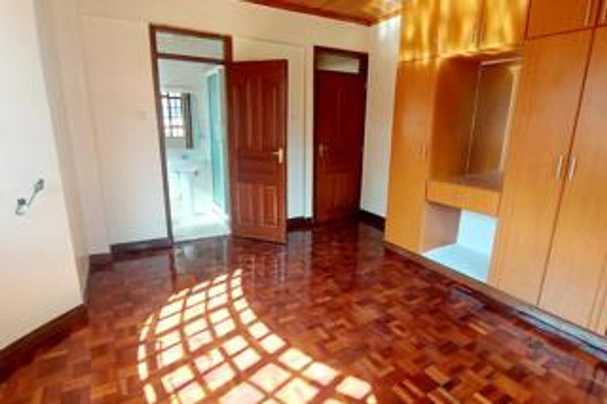 5 Bed Townhouse with En Suite at Lavington Green - 14