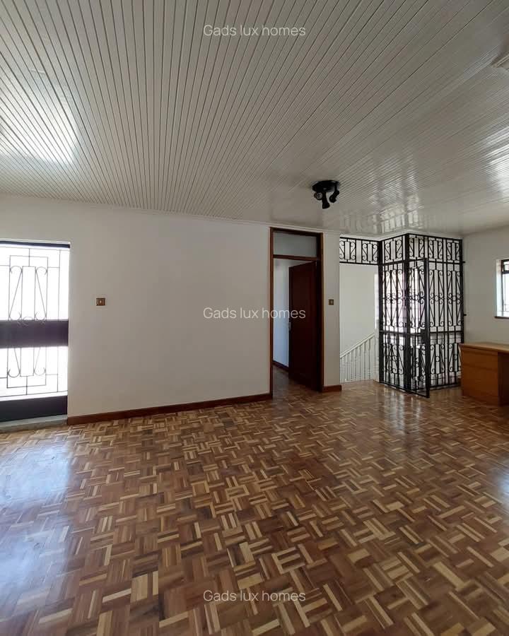 4 Bed Townhouse with En Suite at Westlands - 16