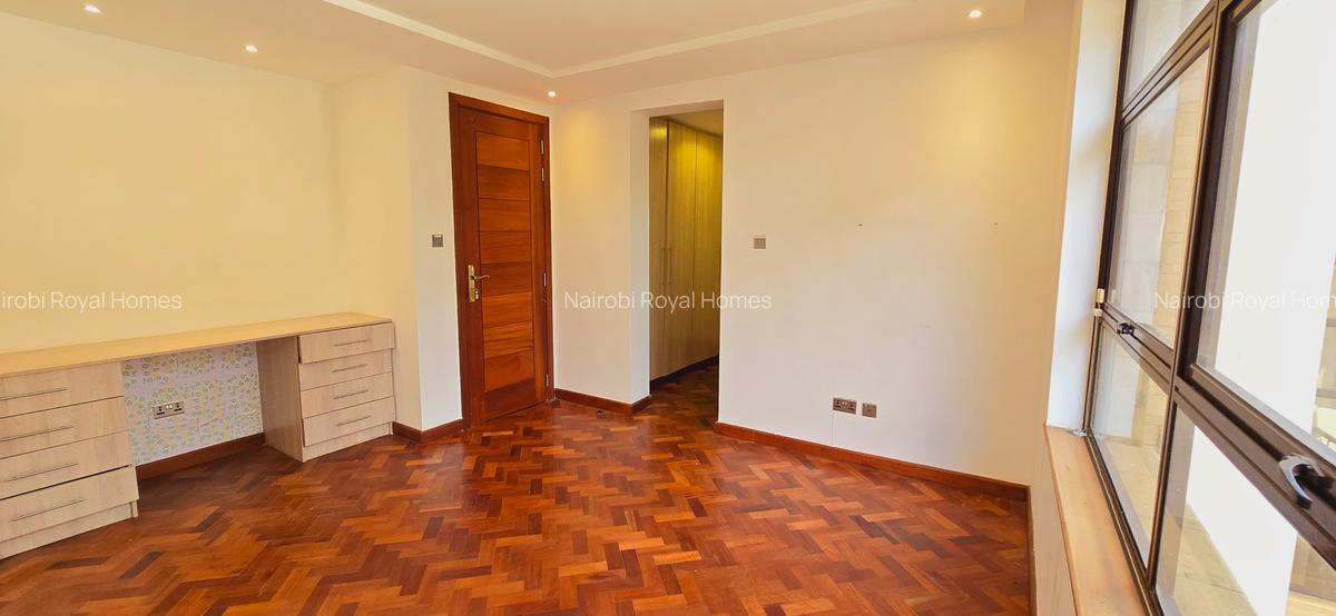 5 Bed Townhouse with En Suite at Lavington Green - 5
