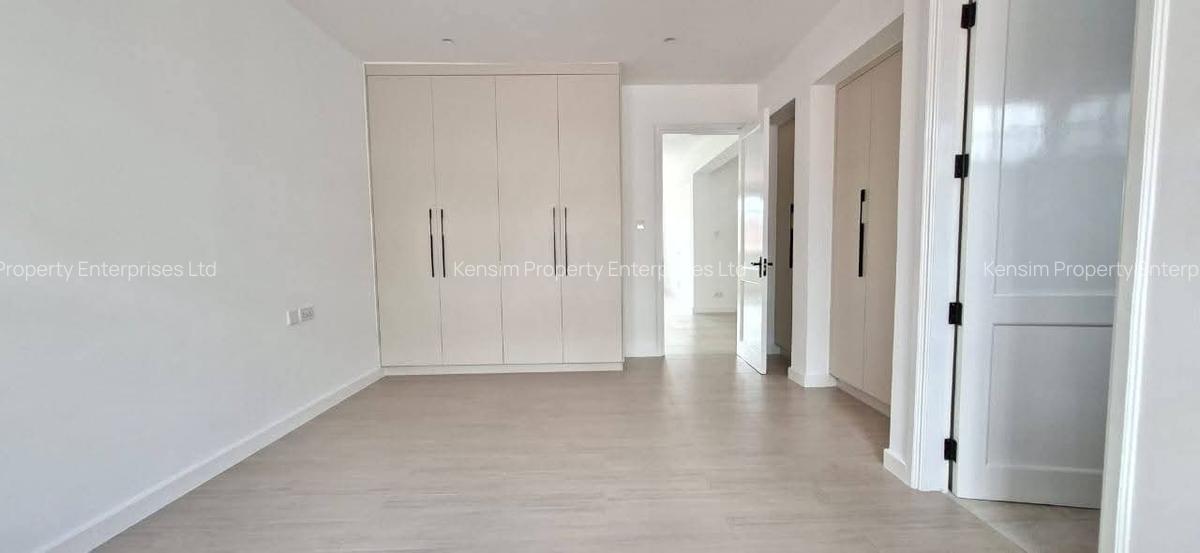 4 Bed Townhouse with En Suite in Brookside - 13