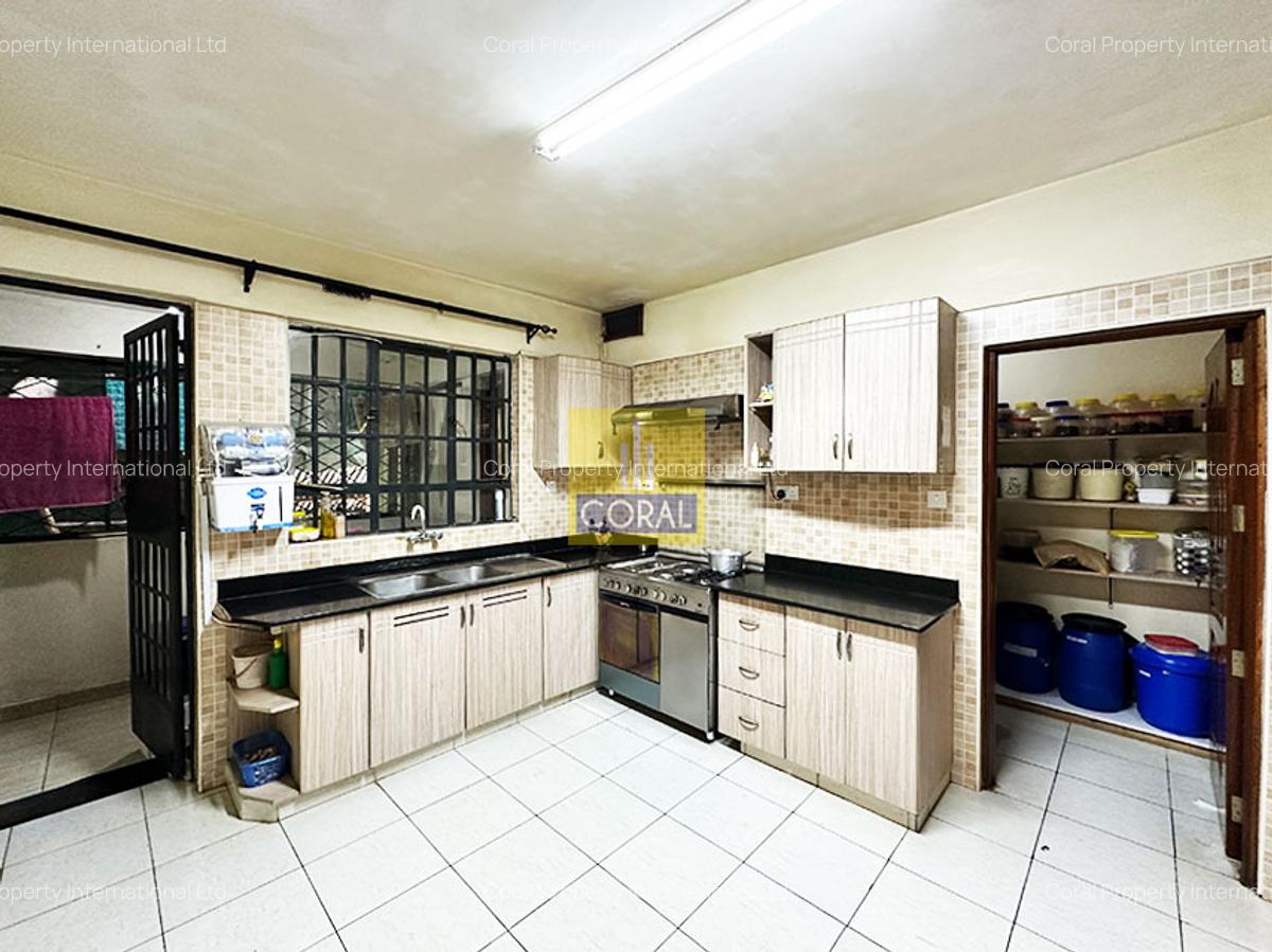 4 Bed Apartment with En Suite in Parklands - 6