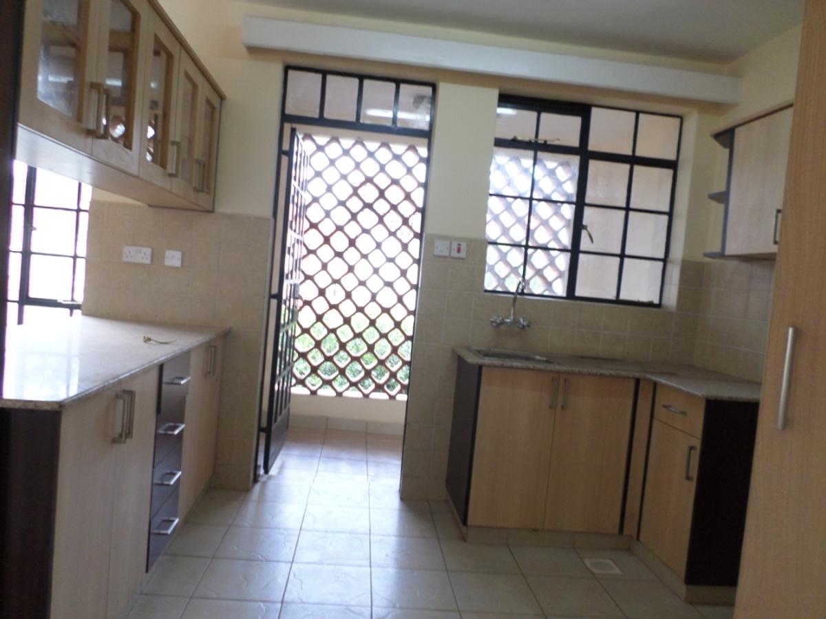 3 Bed Apartment with En Suite at Lavington - 5