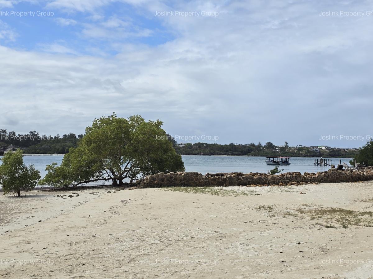 Commercial Land at Mt Kenya - 1