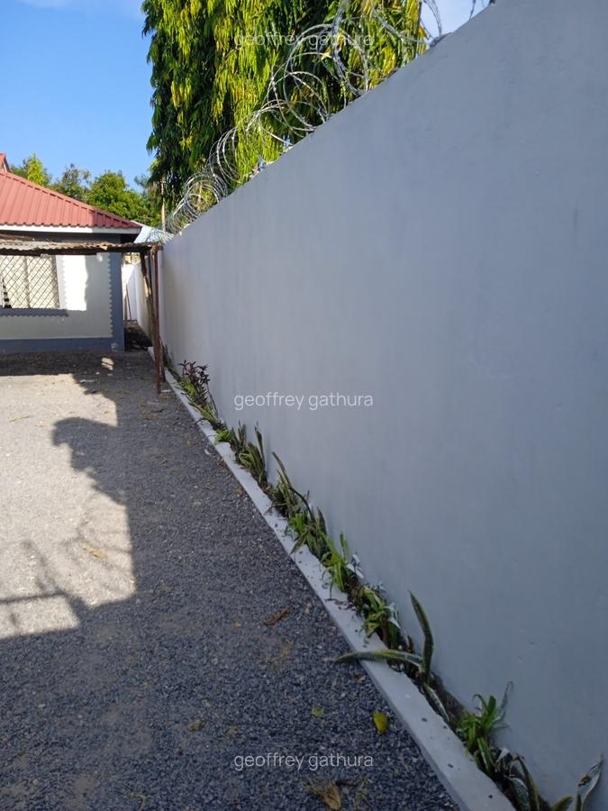 3 Bed House with En Suite at Behind Kari - 6