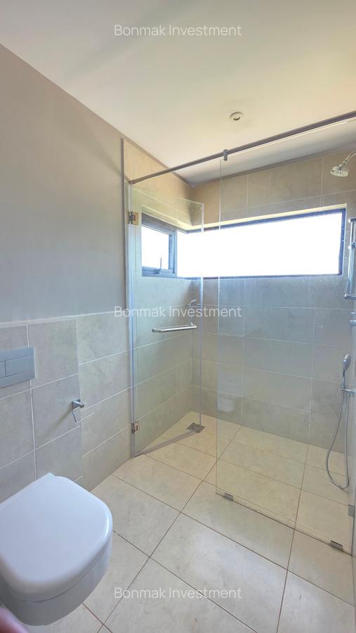 4 Bed Townhouse with En Suite at New Runda. - 20