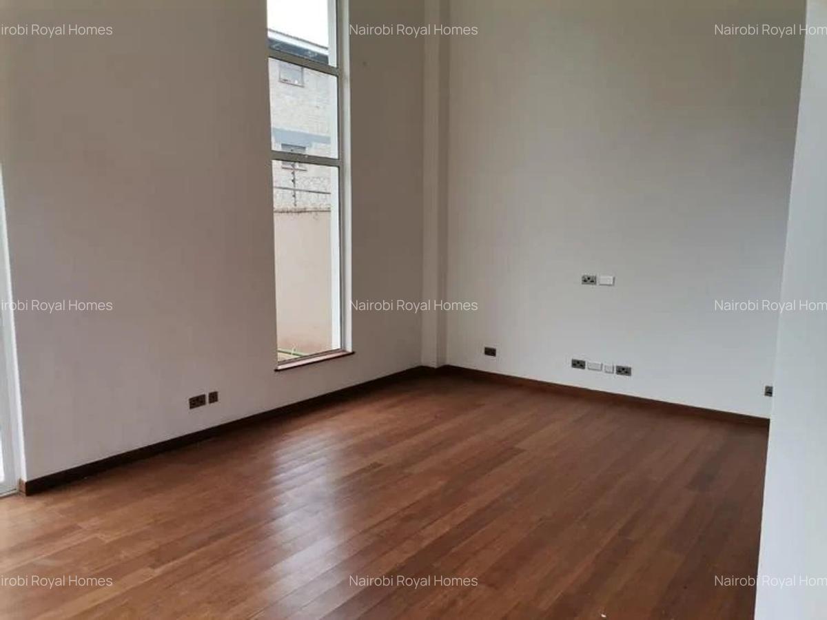 5 Bed Townhouse with En Suite at Lavington - 9