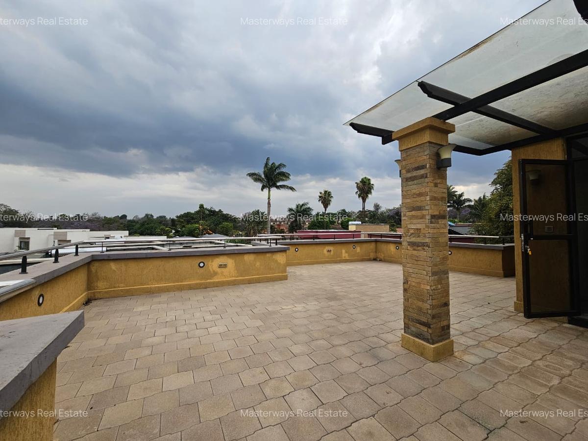 5 Bed Townhouse with En Suite in Lavington - 11