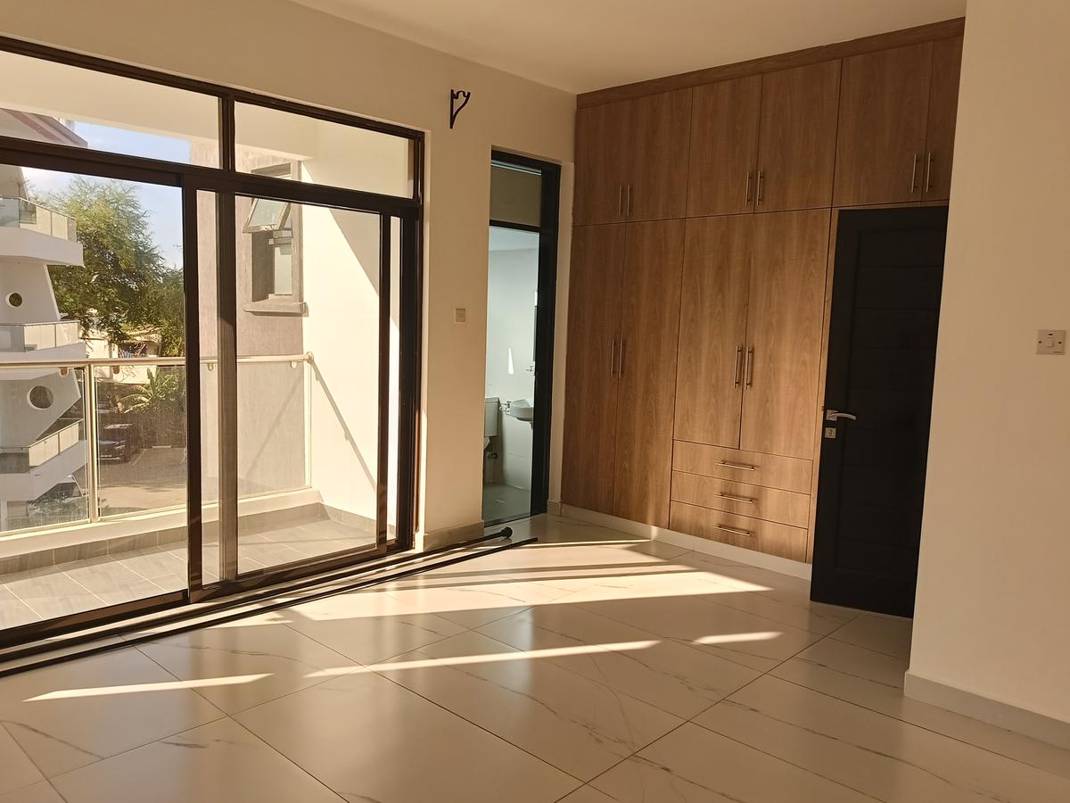 Serviced 4 Bed Apartment with En Suite at Bungalow Road - 7