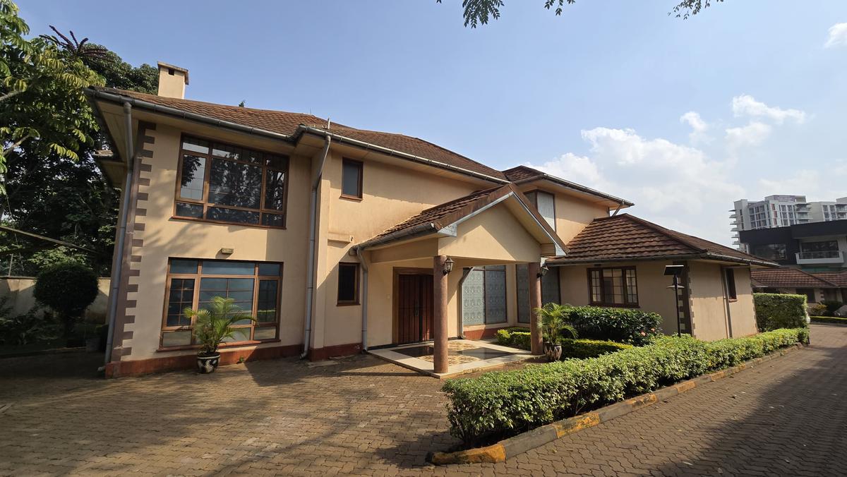 4 Bed Townhouse with En Suite at Runda - 2