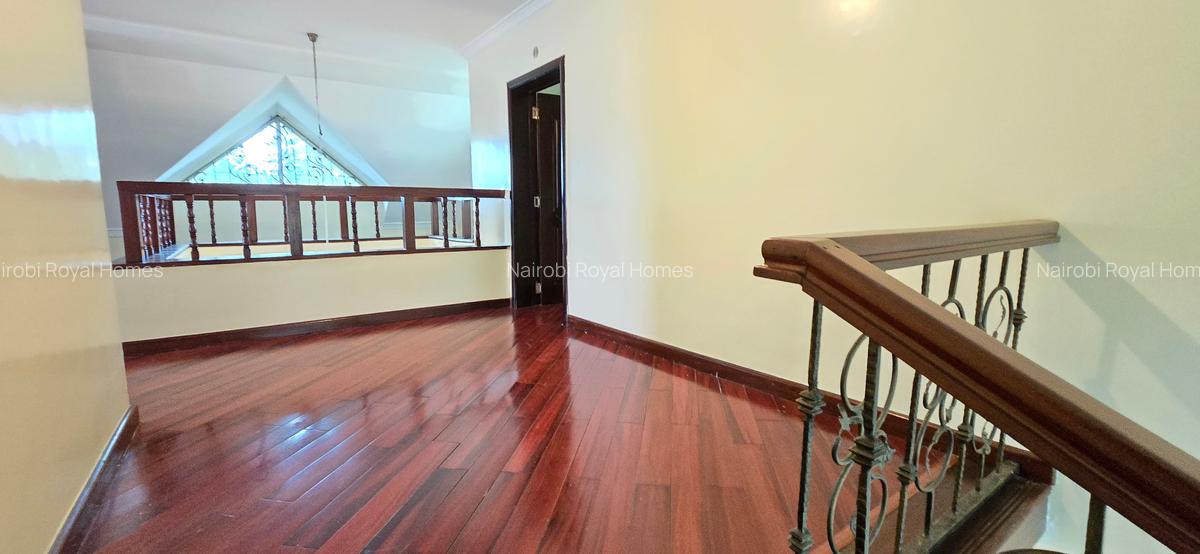 5 Bed Townhouse with En Suite at Lavington Green - 19