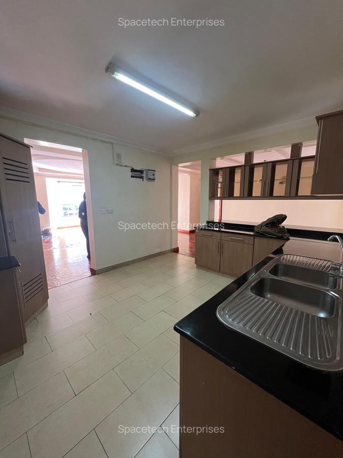 4 Bed Apartment with En Suite in Kileleshwa - 12