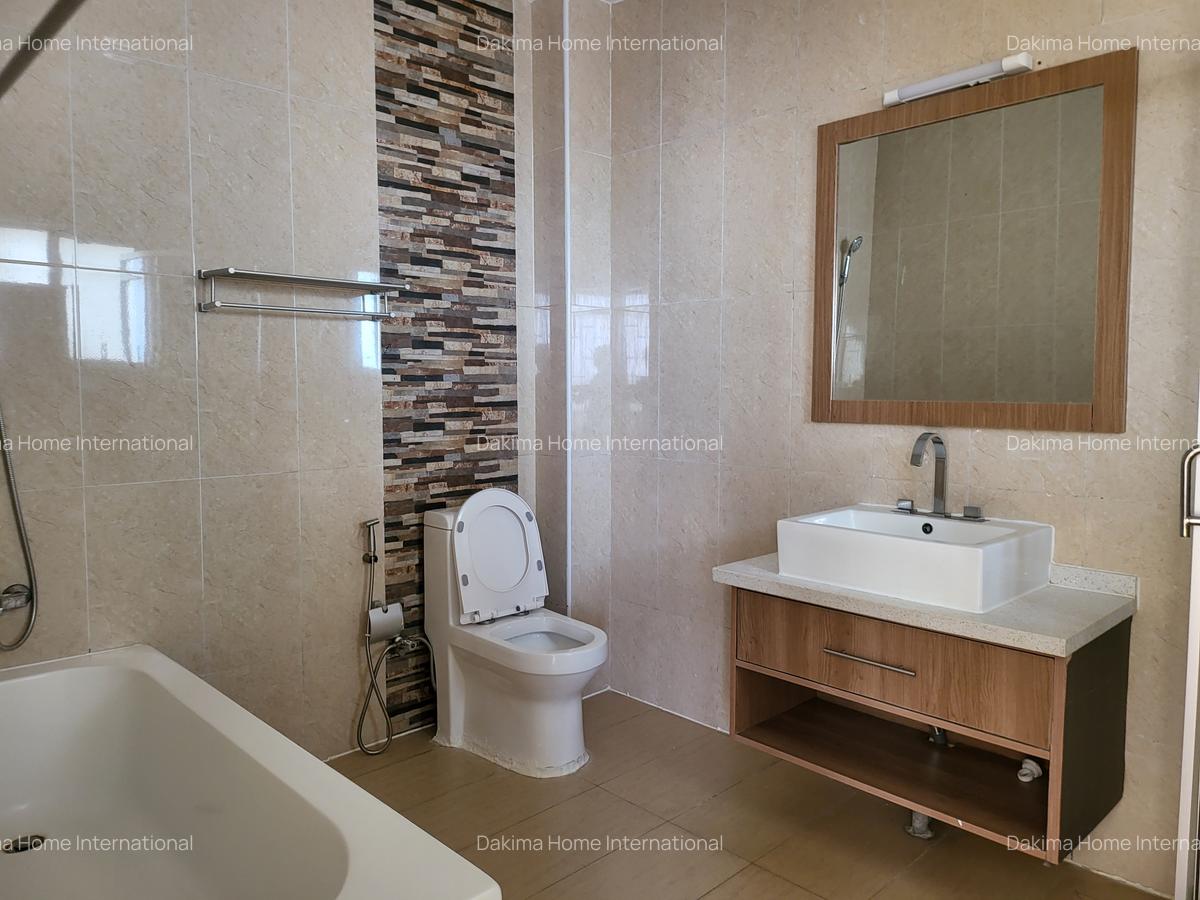 3 Bed Apartment with En Suite in Brookside - 9