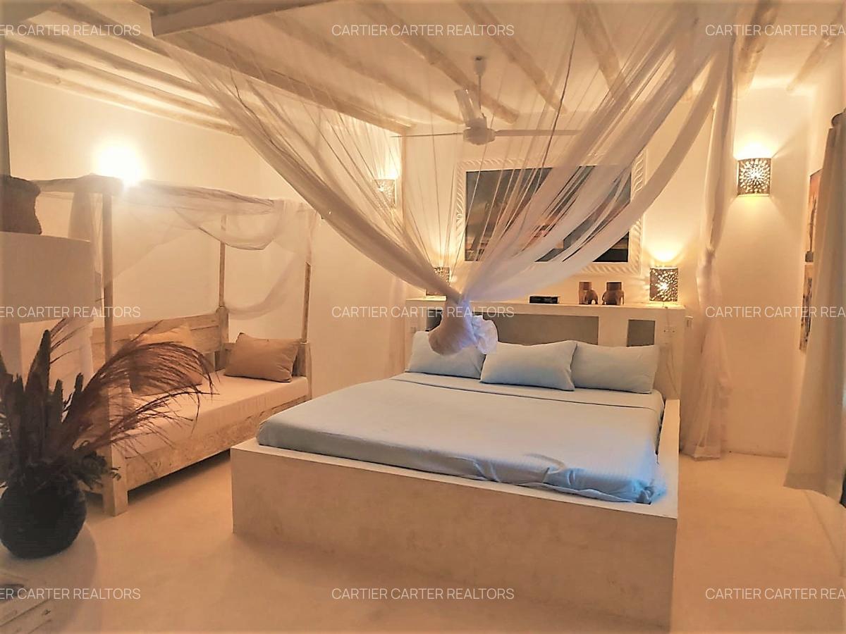 6 Bed Villa with En Suite in Watamu - 3