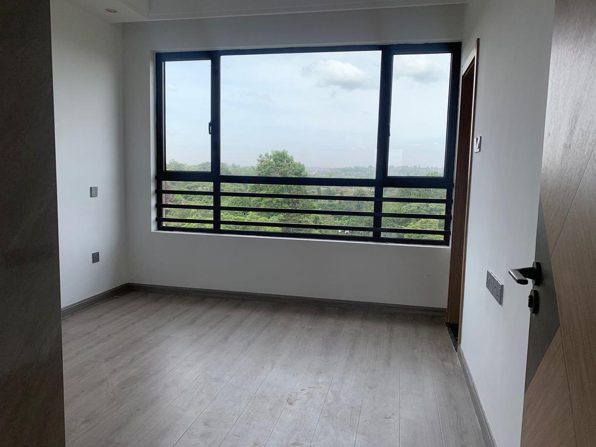 3 Bed Apartment with En Suite at Riverside - 17