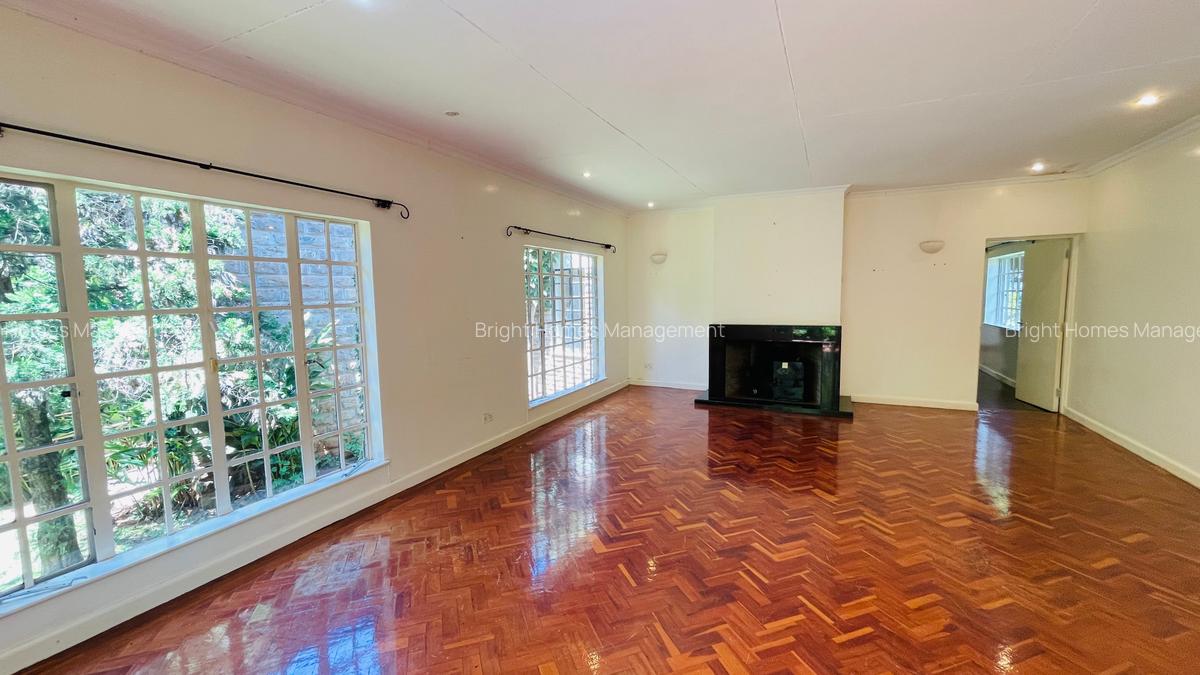 5 Bed House with En Suite in Lavington - 4