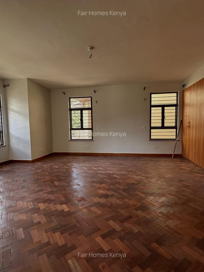 5 Bed Townhouse with En Suite at Lavington Green - 3