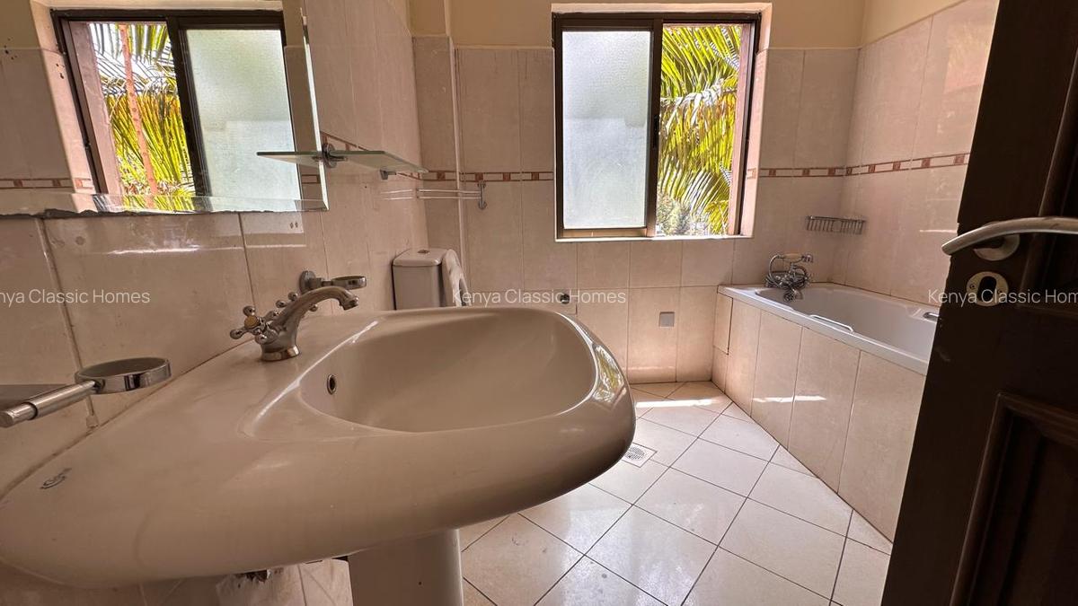 2 Bed Apartment with En Suite at State House - 2