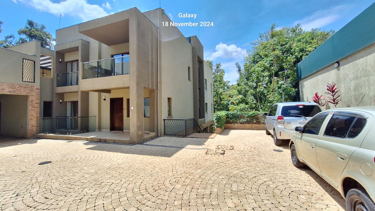 5 Bed Townhouse with En Suite at Lavington. - 9