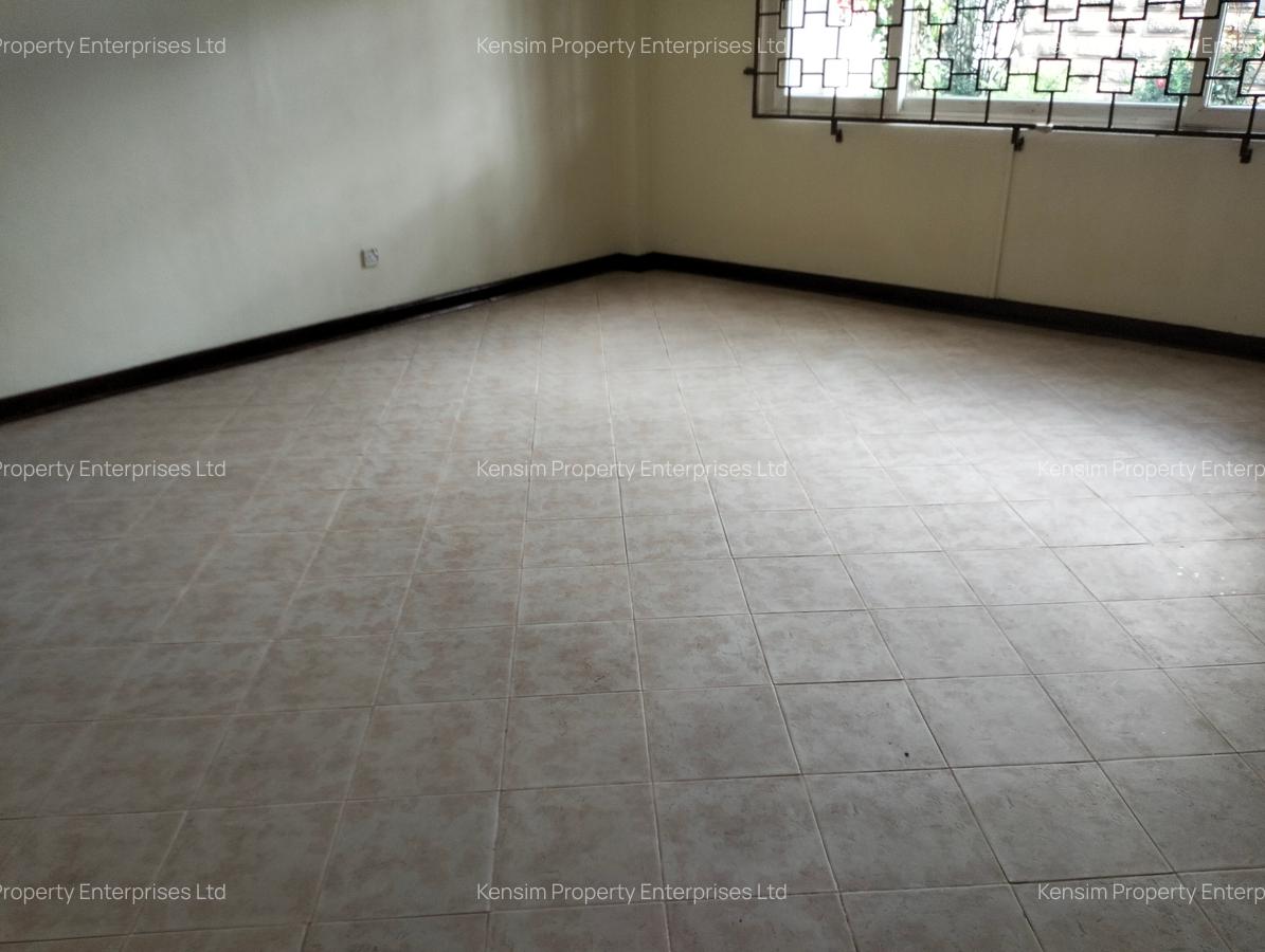 5 Bed Townhouse with En Suite in Lavington - 3