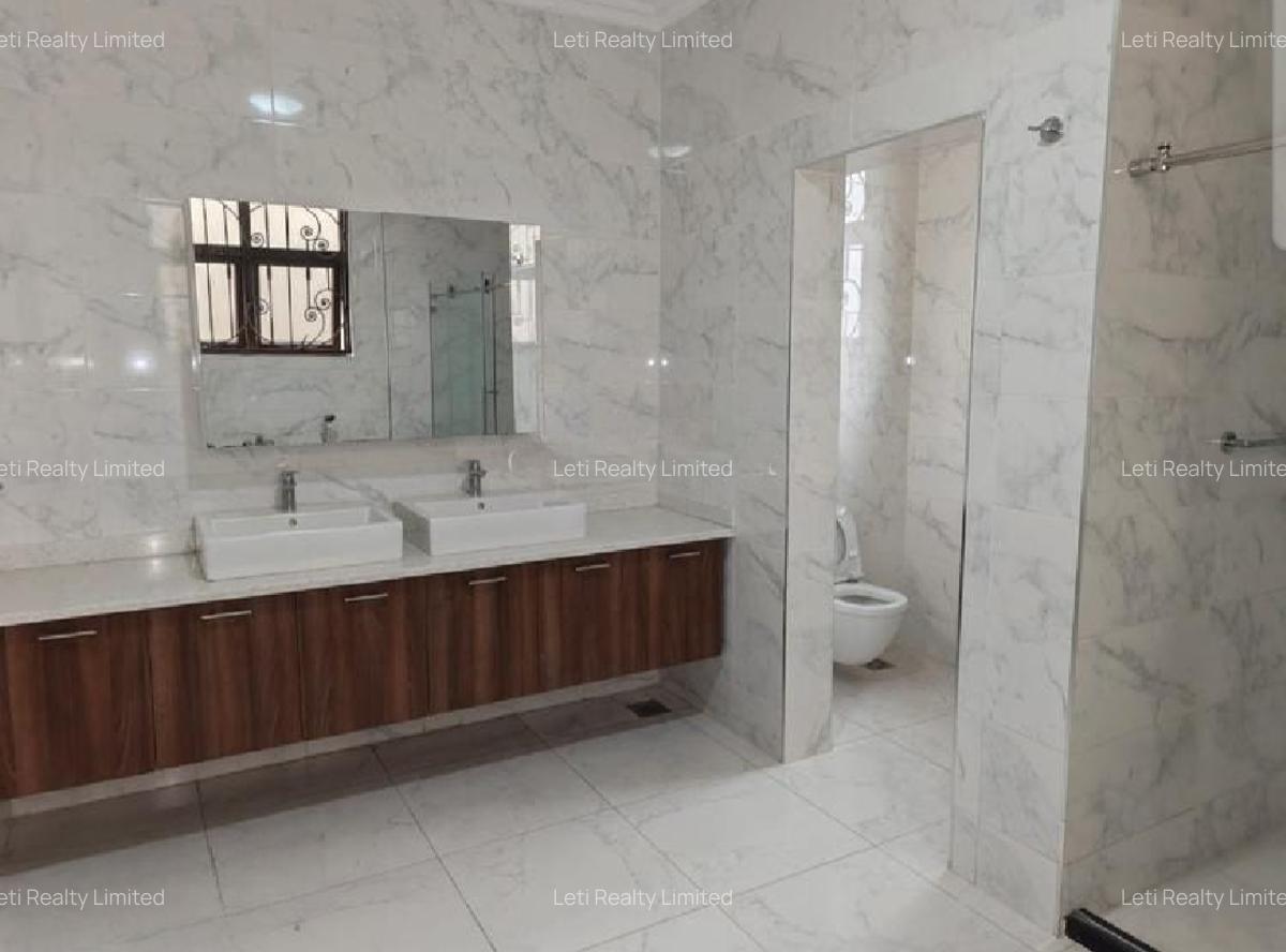 5 Bed Townhouse with En Suite in Lavington - 8