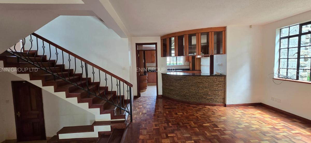 5 Bed Townhouse with En Suite in Lavington - 6