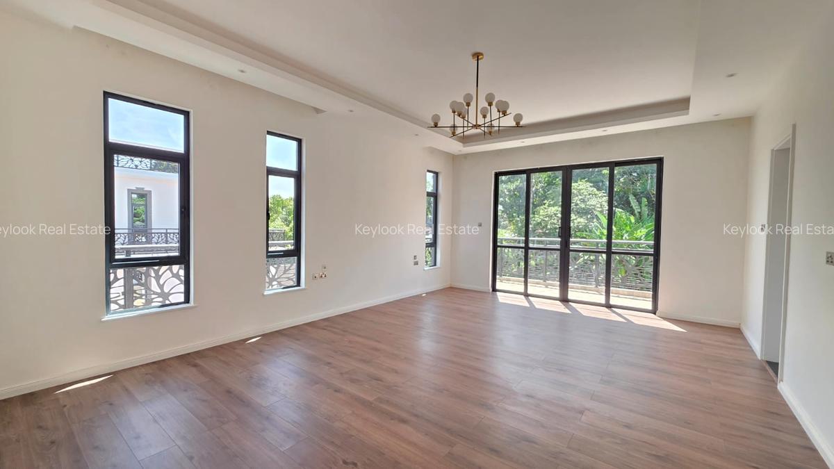 5 Bed Townhouse with En Suite at Lavington - 12