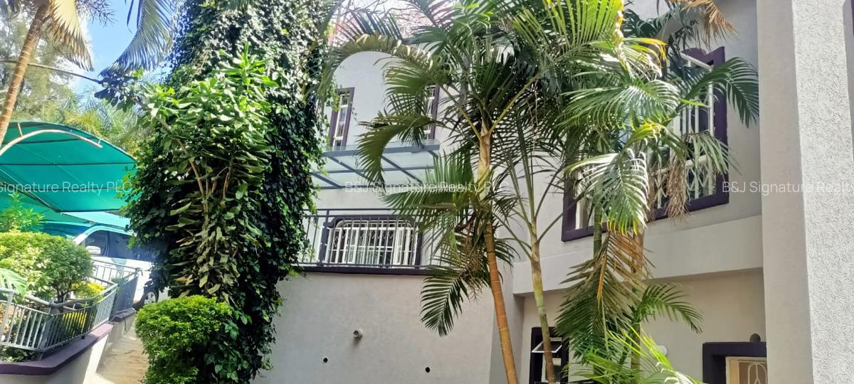 4 Bed Villa with En Suite in Spring Valley - 14