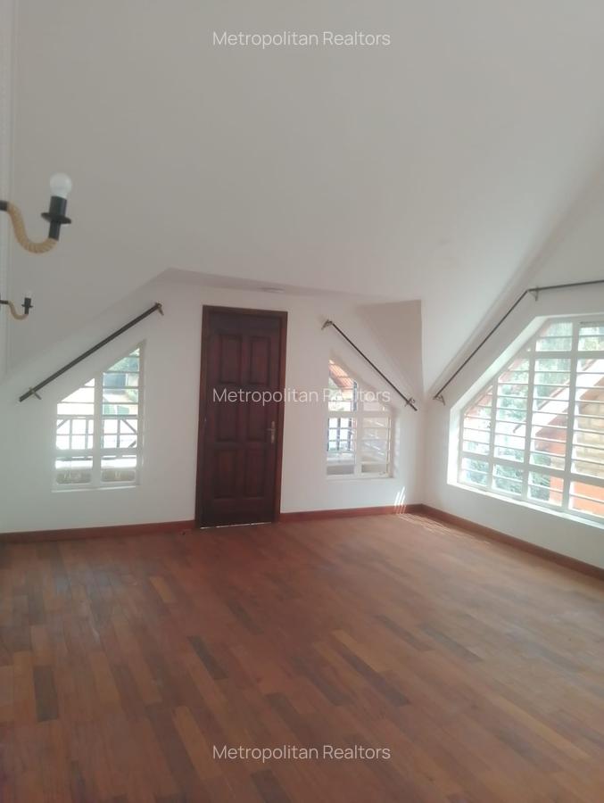 6 Bed Townhouse with En Suite at Dagoreti Road - 5