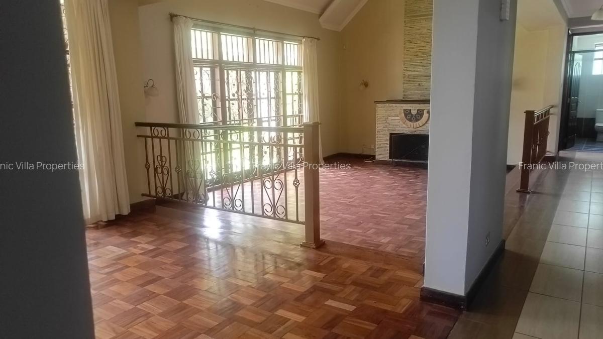 4 Bed Villa with En Suite at Rosslyn Lone Tree - 7