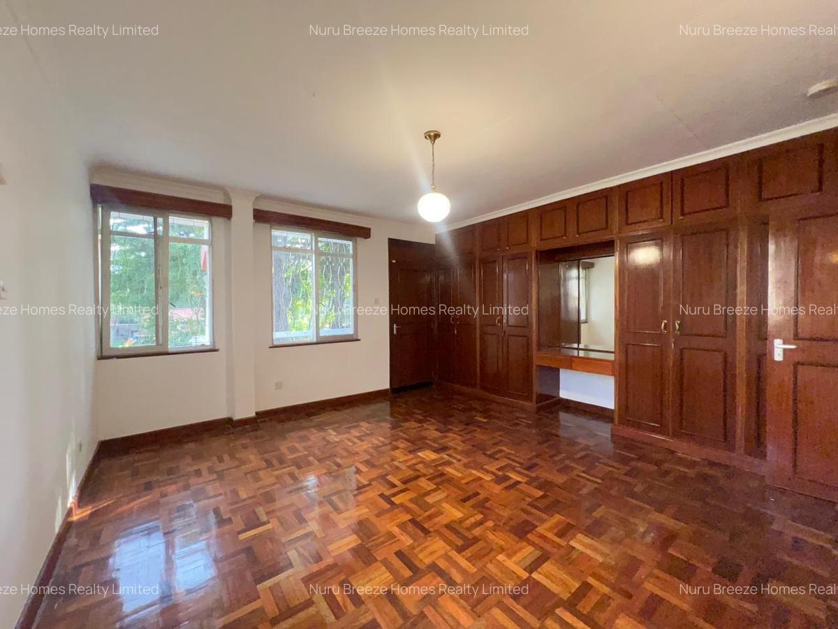 4 Bed House with En Suite in Runda - 12