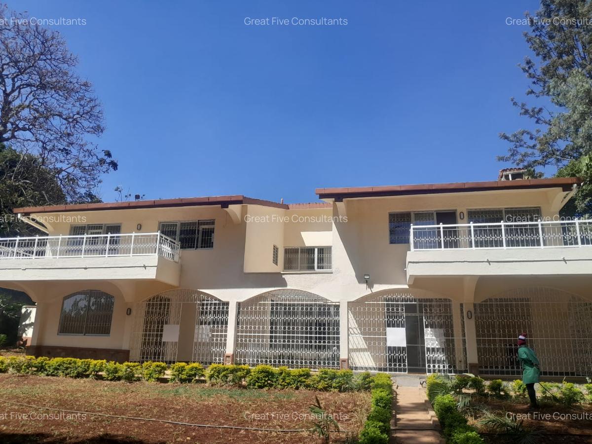 5 Bed Villa with En Suite in Nyari - 1