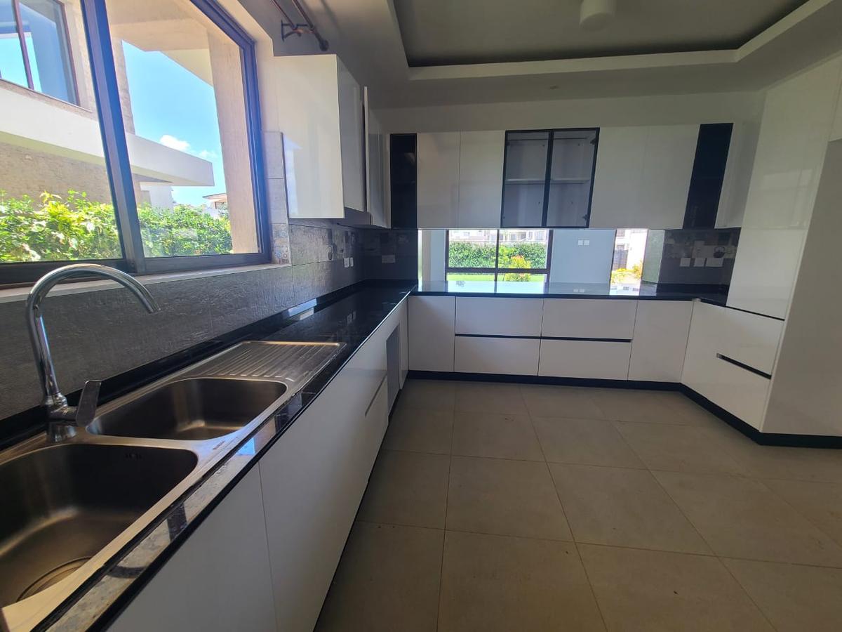 4 Bed Villa with En Suite in Runda - 18