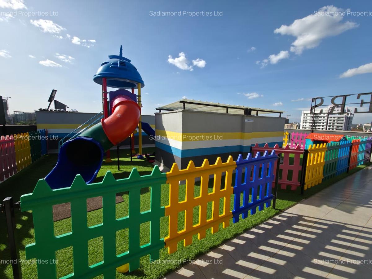 3 Bed Apartment with En Suite in Riverside - 10