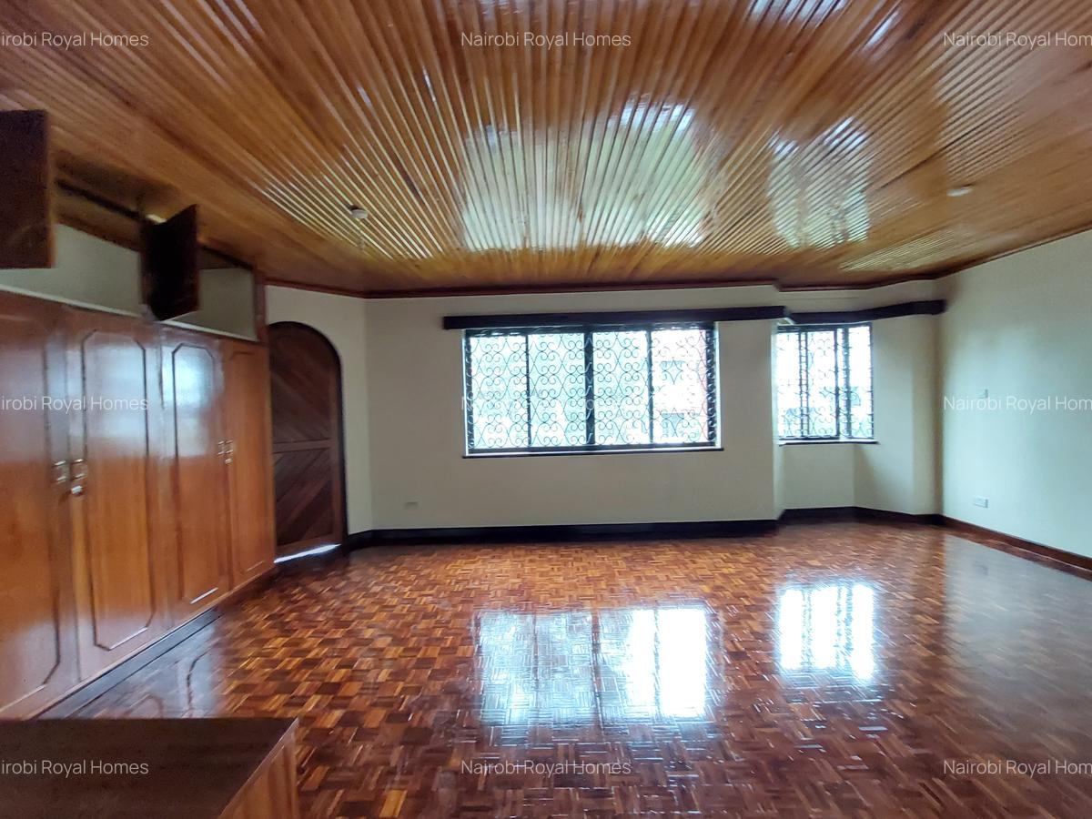 6 Bed Townhouse with En Suite at Algeyo 66 - 16