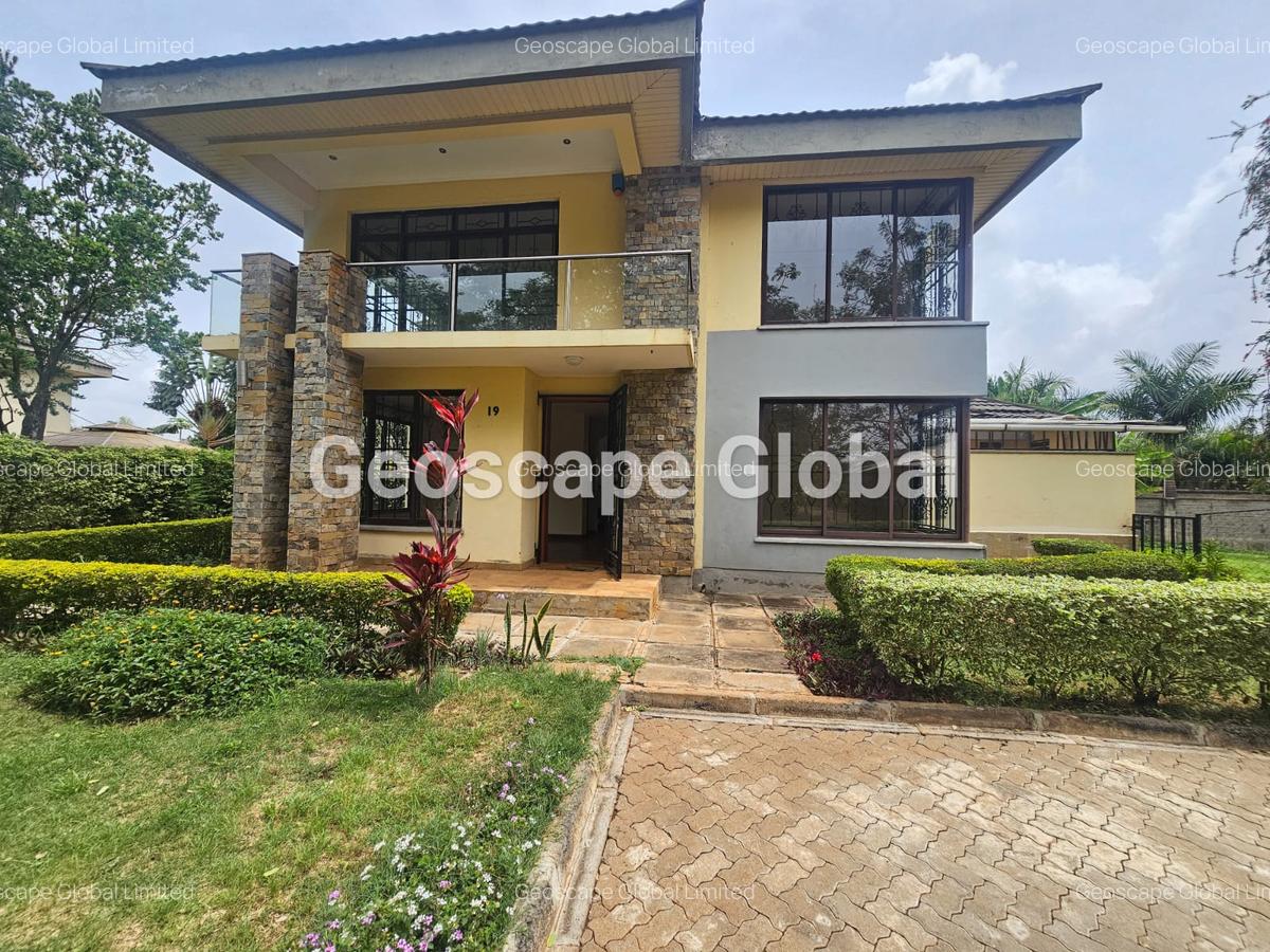 4 Bed House with En Suite in Ridgeways - 1