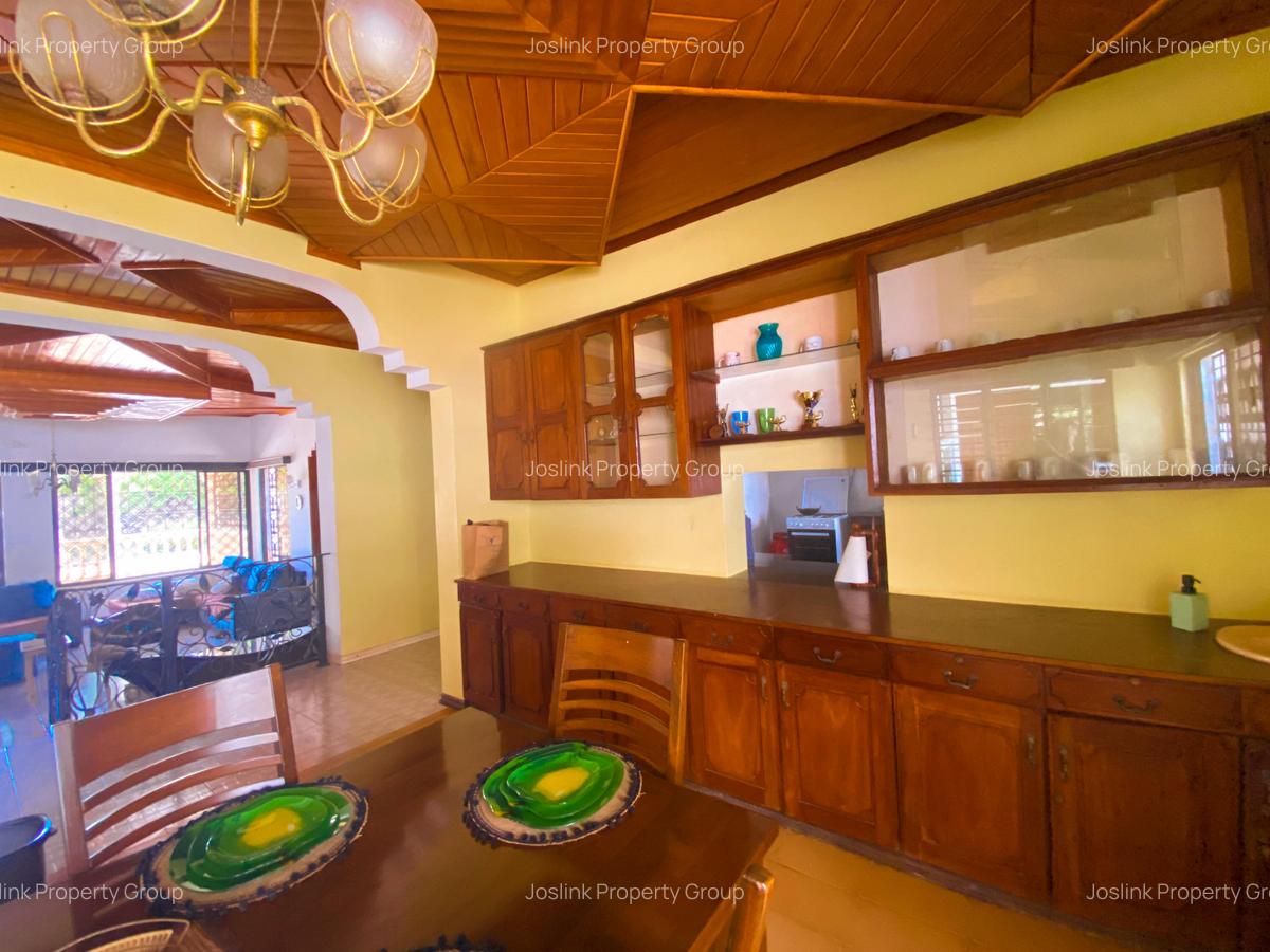4 Bed Villa with En Suite in Nyali Area - 10