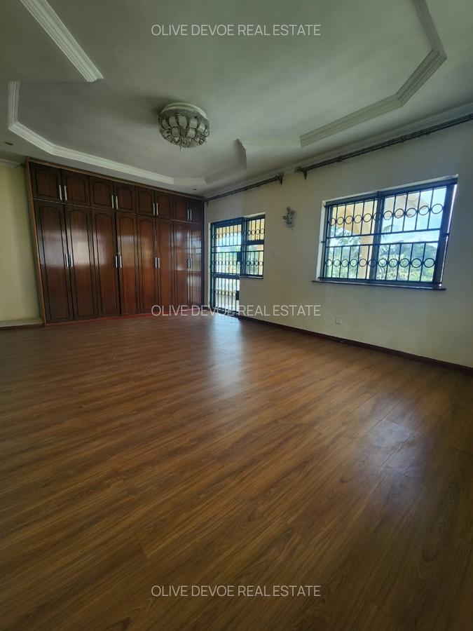 4 Bed Townhouse with En Suite in Lavington - 9