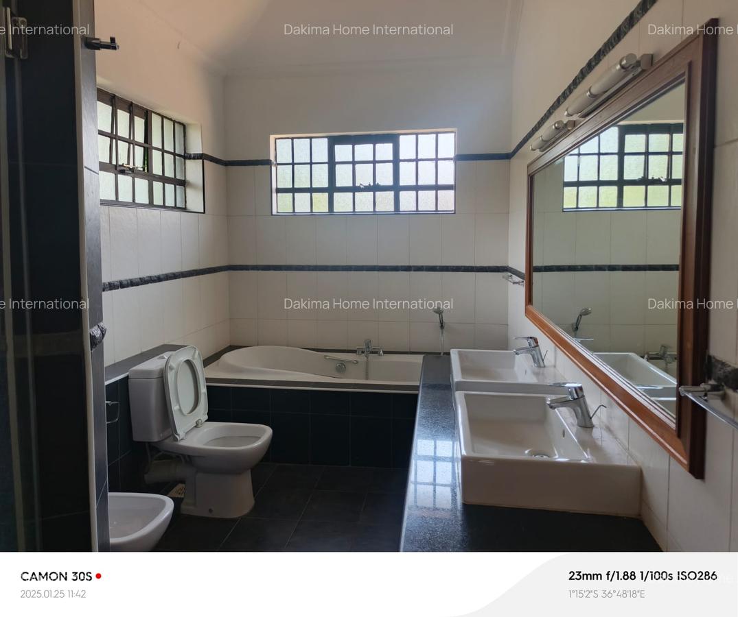 4 Bed Townhouse with En Suite in Spring Valley - 7