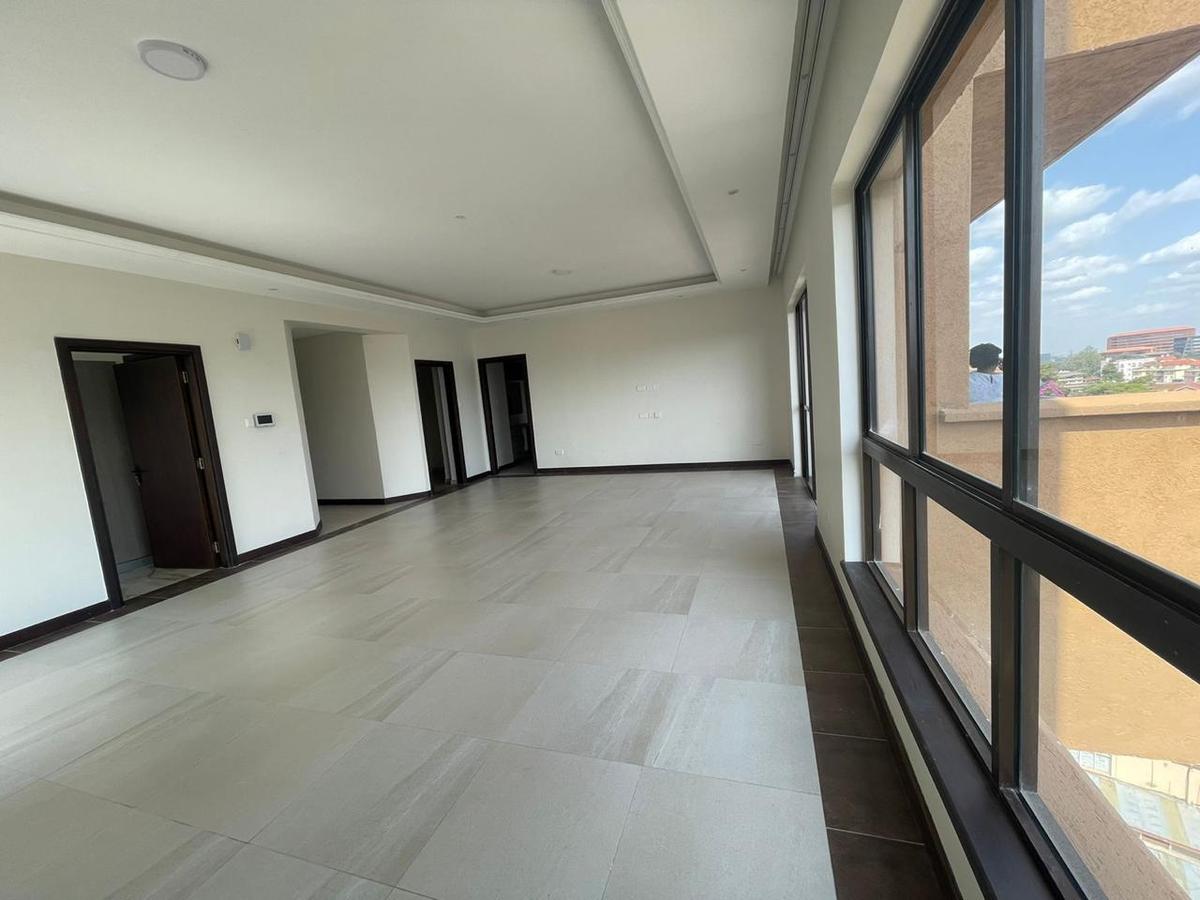 3 Bed Apartment with En Suite in Parklands - 4