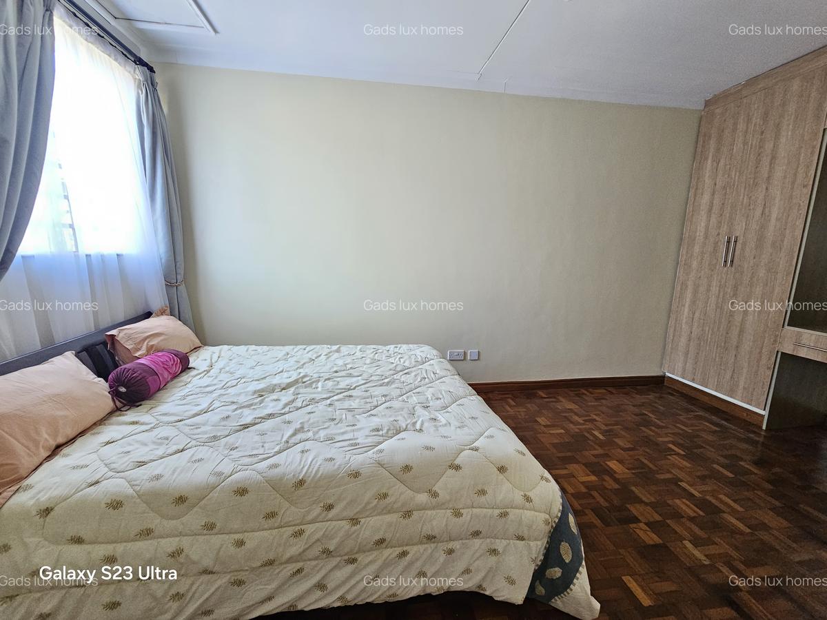 5 Bed Townhouse with En Suite at Lavington - 14