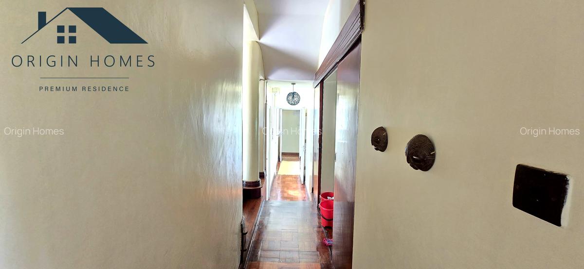 6 Bed House with En Suite at Lavington - 12