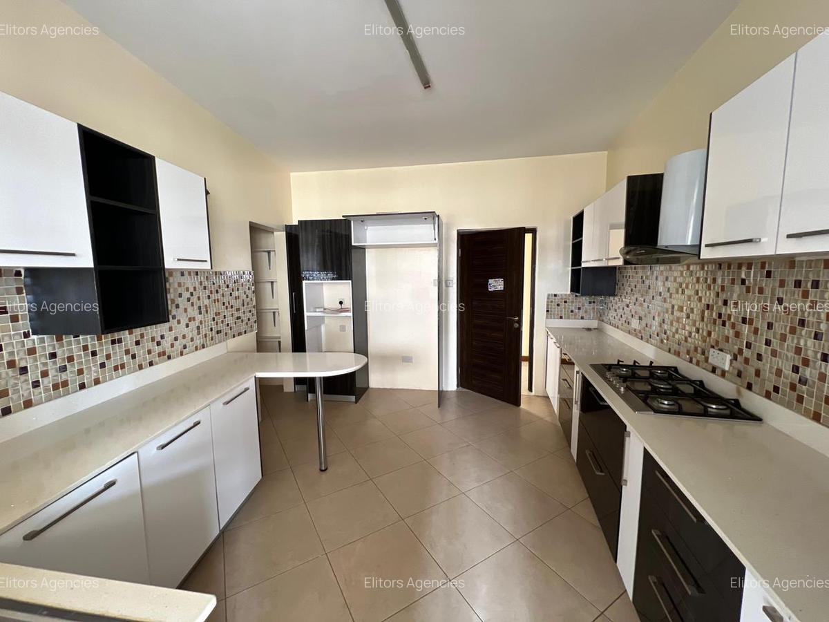 3 Bed Apartment with En Suite at Nyeri Road - 8