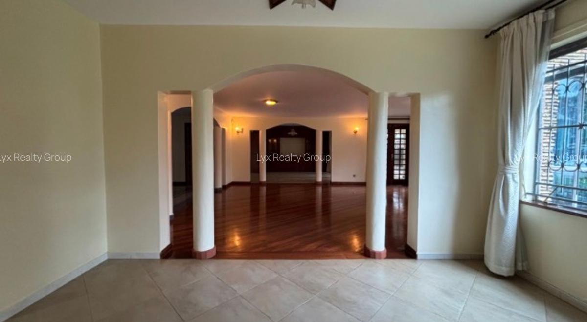 5 Bed Villa with En Suite in Runda - 16