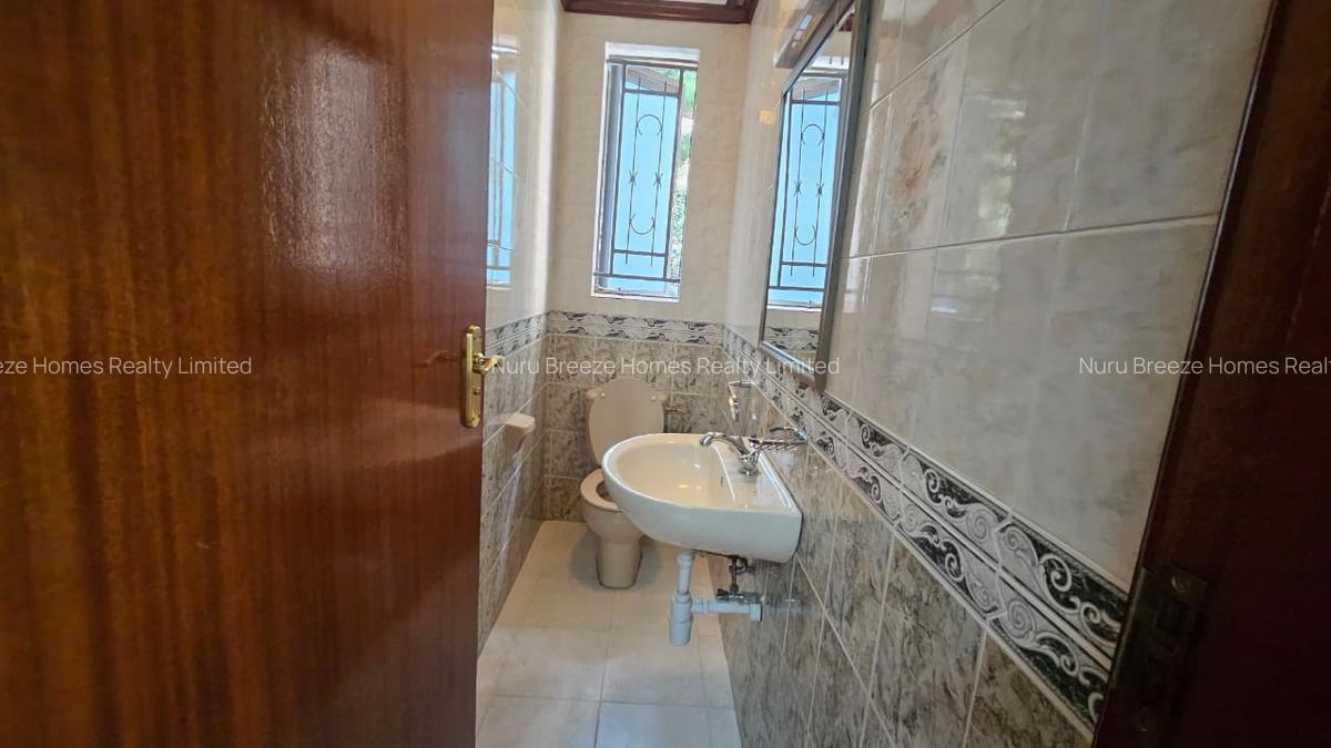 6 Bed House with En Suite in Runda - 19