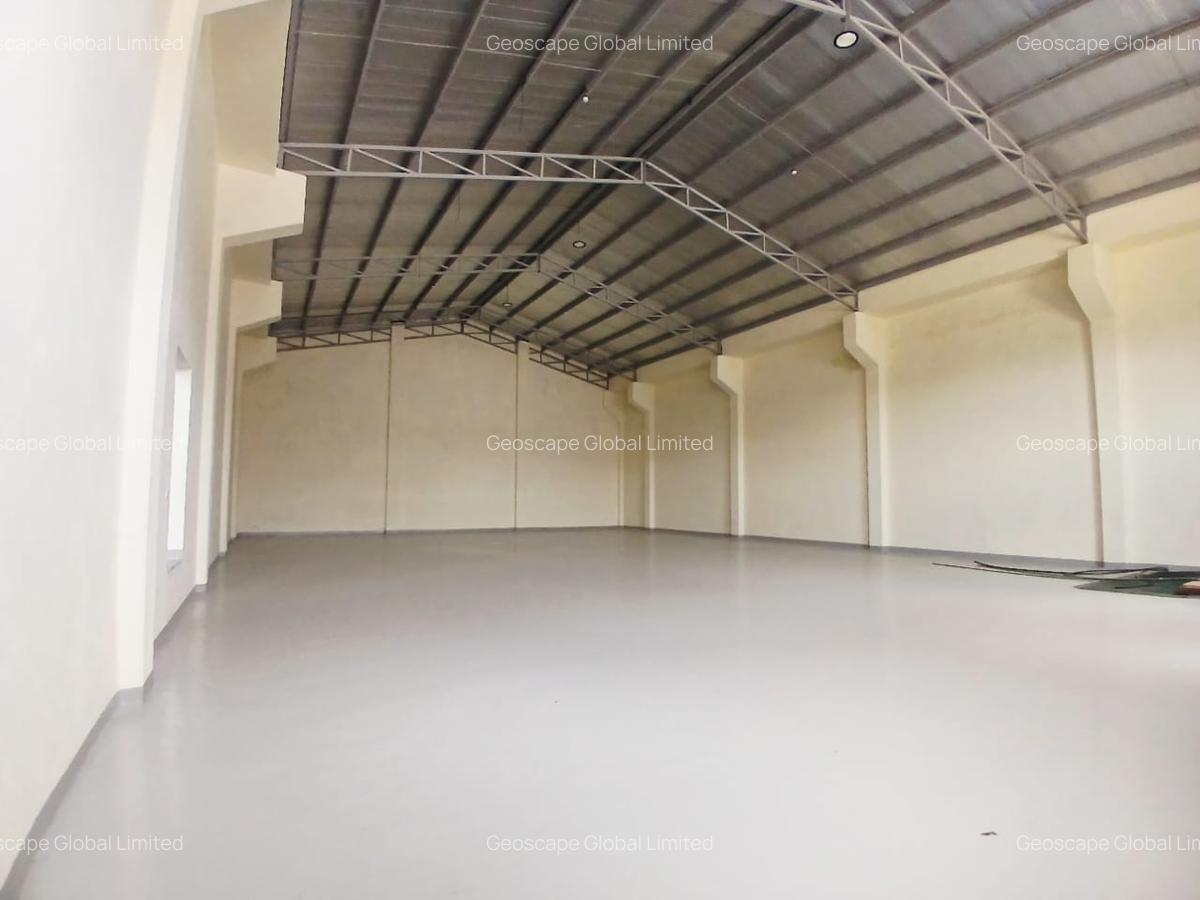 10,000 ft² Warehouse with Backup Generator in Industrial Area - 4