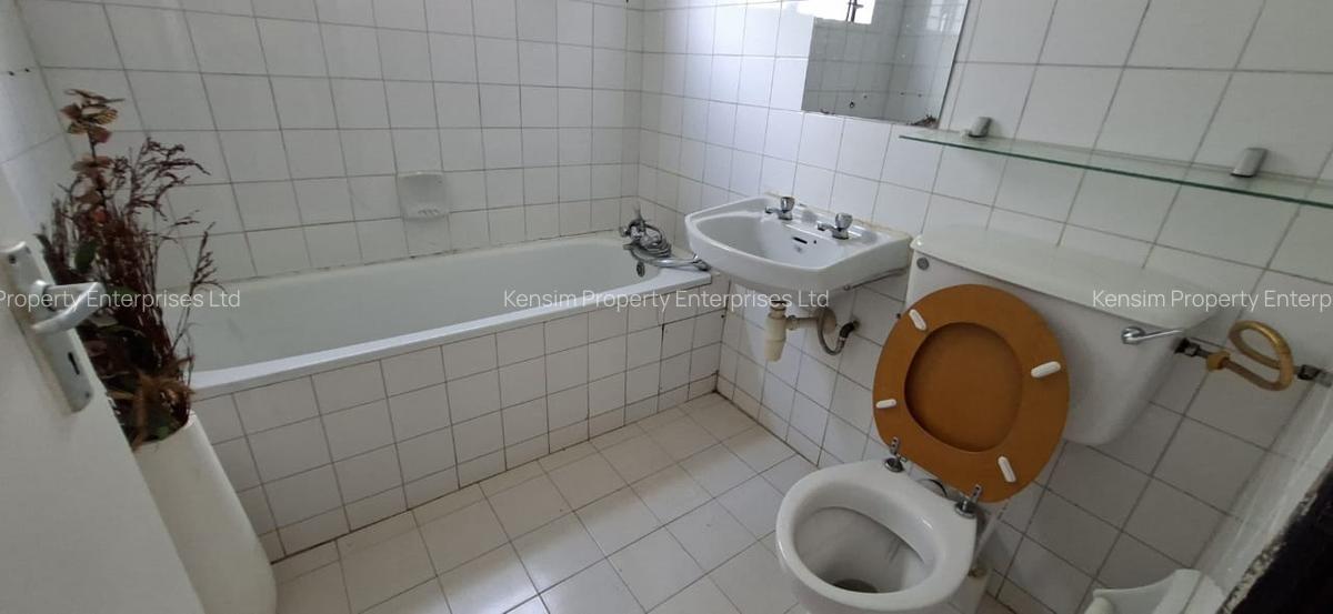 4 Bed Townhouse with En Suite in Lavington - 19