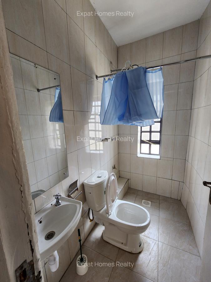 1 Bed House with Garden in Lavington - 5