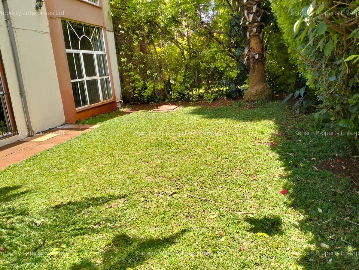 5 Bed Townhouse with En Suite in Brookside - 1