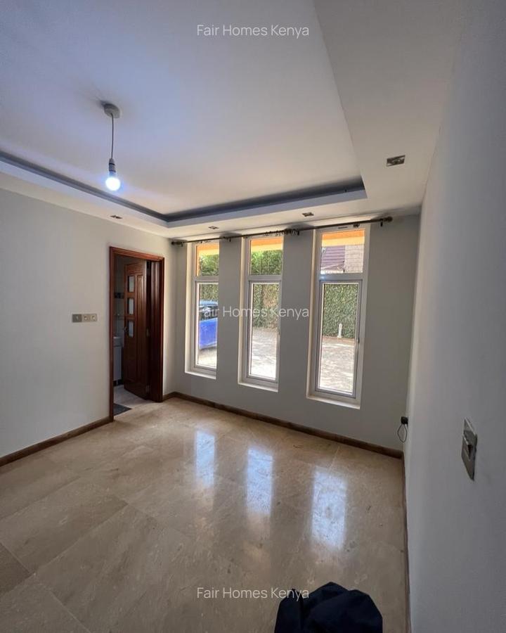 5 Bed Townhouse with En Suite at Lavington Green - 18