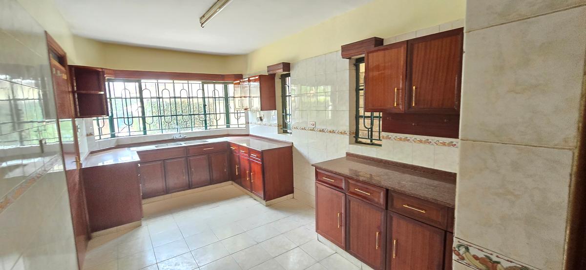 5 Bed Townhouse with En Suite at Mandera Road - 7